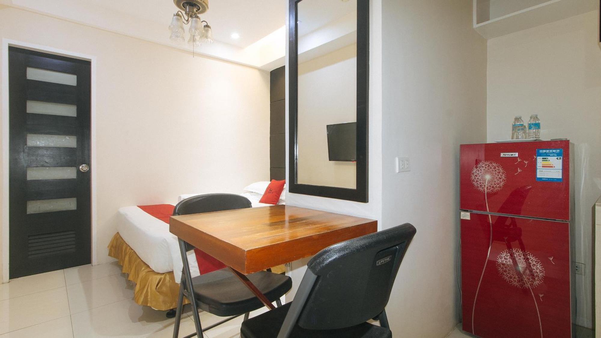 RedDoorz Plus @ Hernan Cortes Cebu Buitenkant foto